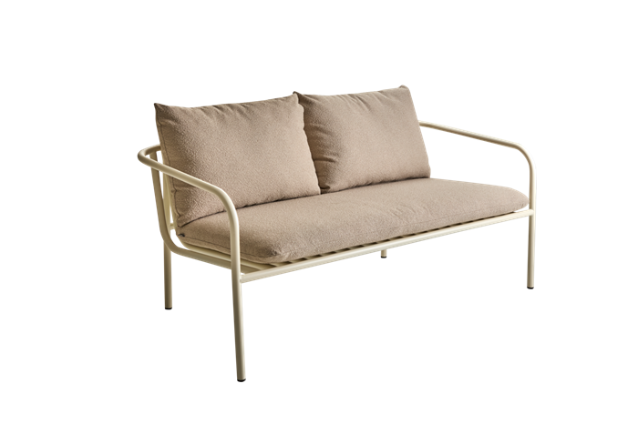 Bendt sofa fra Brafab i pearl white med bouclé-inspireret hynde
